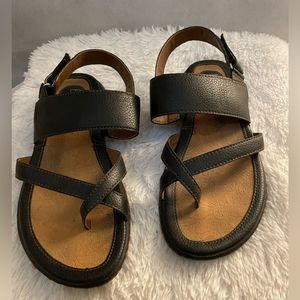 BOC crisscross strap sandals - W 9